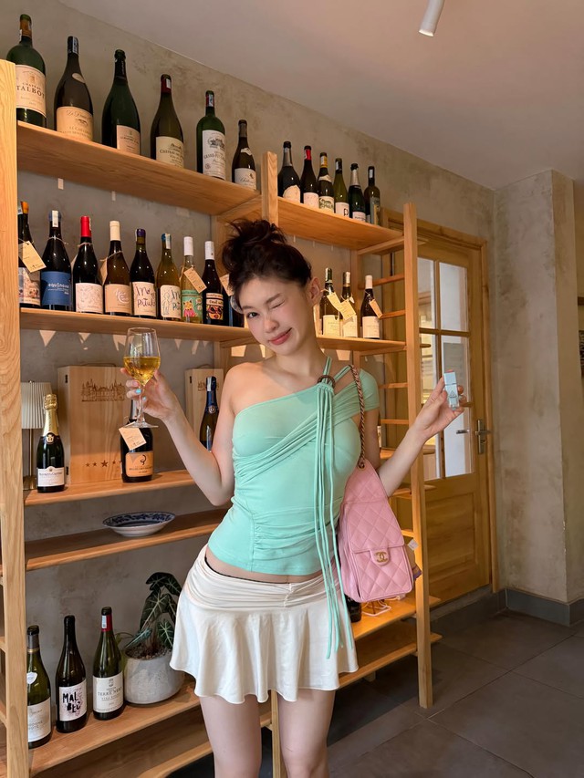 Mỹ nh&acirc;n sinh con xong "l&ecirc;n hương" nhan sắc lẫn style, ngắm xong chị em bảo: Chẳng sợ đẻ nữa!- Ảnh 2.