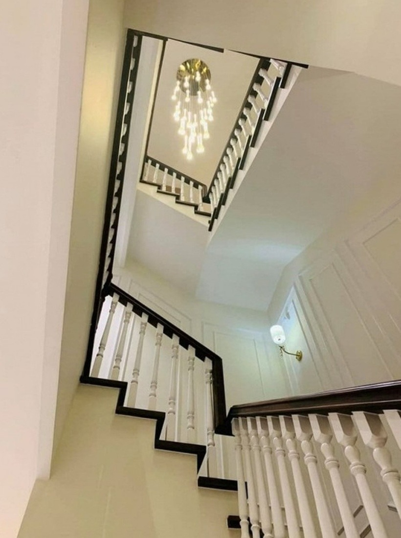 Nữ MC t&aacute;i h&ocirc;n với chồng đại gia: Được tặng biệt thự 200m&sup2; ở S&agrave;i th&agrave;nh, đẹp từng centimet, c&oacute; cả hồ c&aacute; koi- Ảnh 10.
