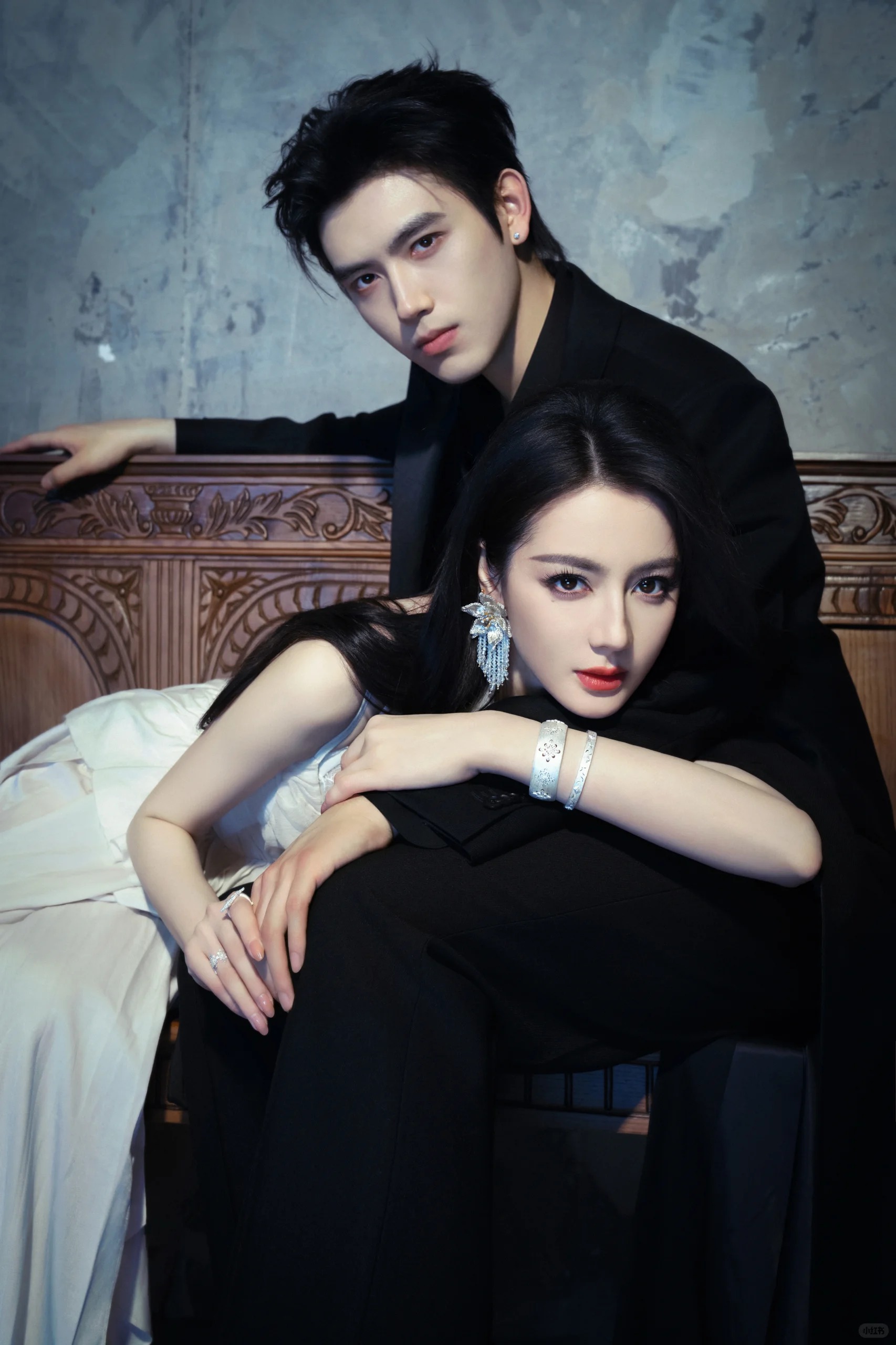 Hot nhất Weibo: Địch Lệ Nhiệt Ba lộ bằng chứng hẹn h&ograve; thiếu gia k&eacute;m 8 tuổi - Ảnh 1.