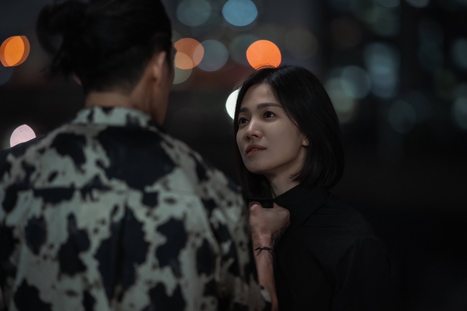 Nụ cười đ&aacute;ng sợ của Song Hye Kyo đang viral khắp mạng x&atilde; hội- Ảnh 2.