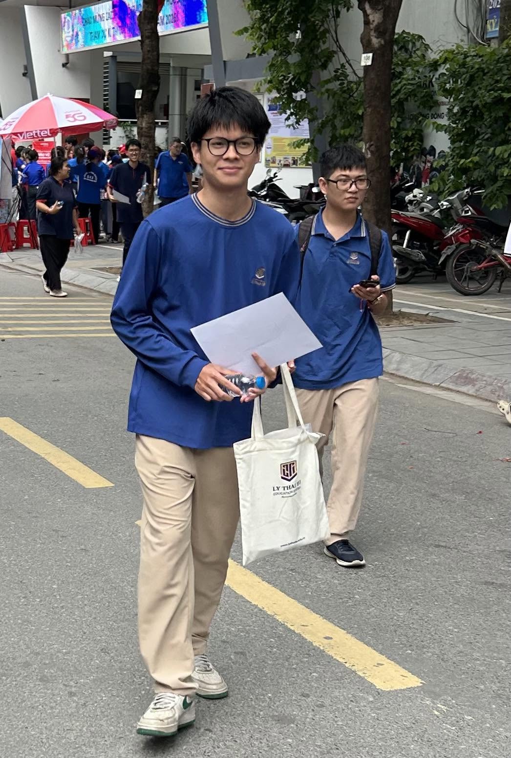 Nam diễn vi&ecirc;n h&ocirc;m nay cũng thi THPT 2026, vừa ho&agrave;n th&agrave;nh xong l&agrave;m một việc khiến bố hoảng hốt- Ảnh 2.