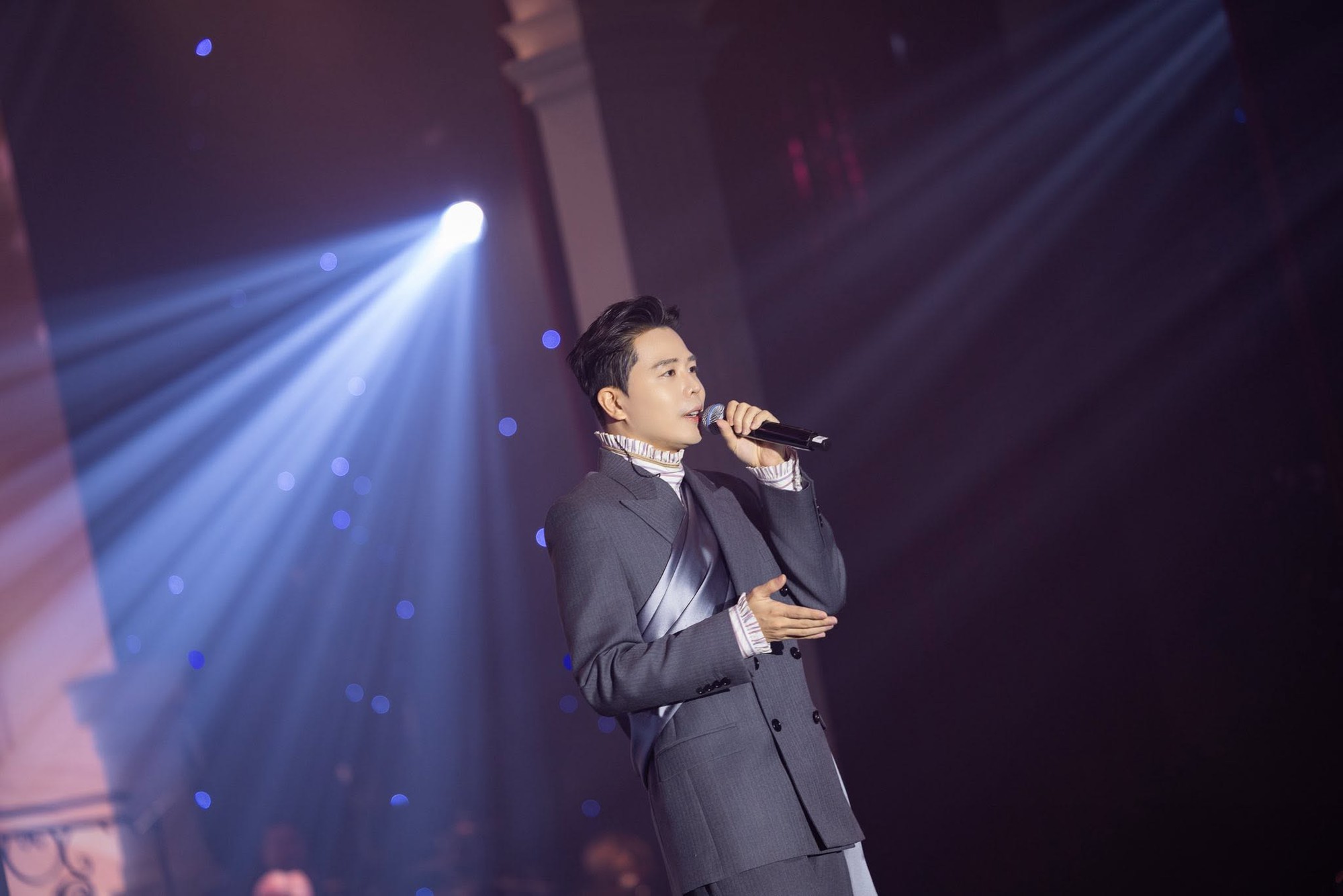 Trịnh Thăng B&igrave;nh lộ ảnh như thử đồ cưới, d&acirc;n mạng lập tức r&eacute;o t&ecirc;n Thanh Thủy- Ảnh 3.