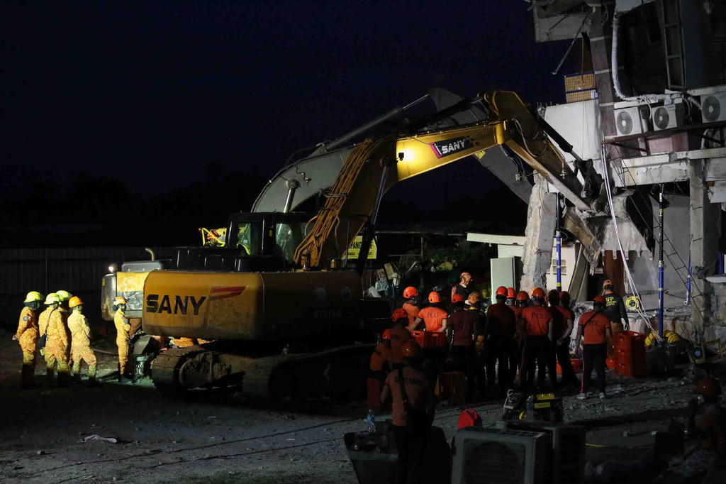 Trận động đất mạnh tại Philippines: T&igrave;m thấy 53 thi thể nạn nh&acirc;n- Ảnh 2.