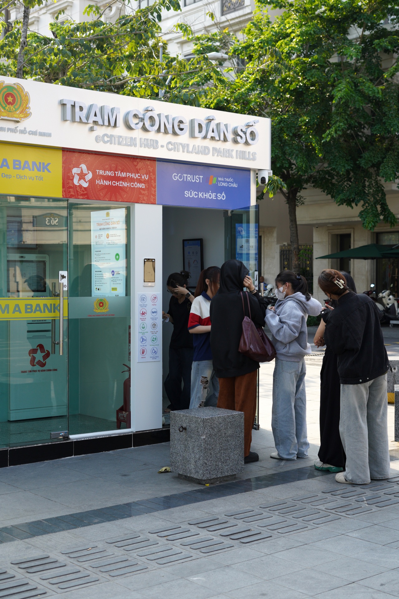 Một nơi ở TP.HCM đang cho người d&acirc;n kiểm tra sức khỏe miễn ph&iacute;, chỉ mất chưa đầy 5 ph&uacute;t- Ảnh 1.