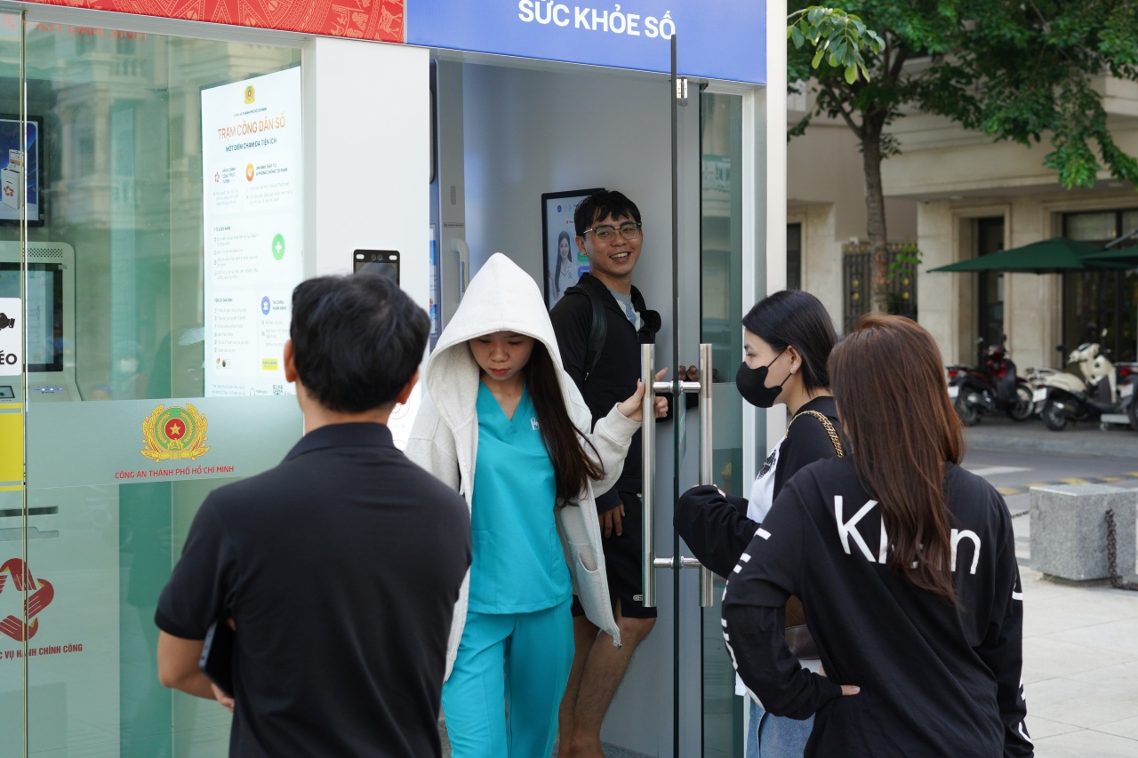 Một nơi ở TP.HCM đang cho người d&acirc;n kiểm tra sức khỏe miễn ph&iacute;, chỉ mất chưa đầy 5 ph&uacute;t- Ảnh 2.