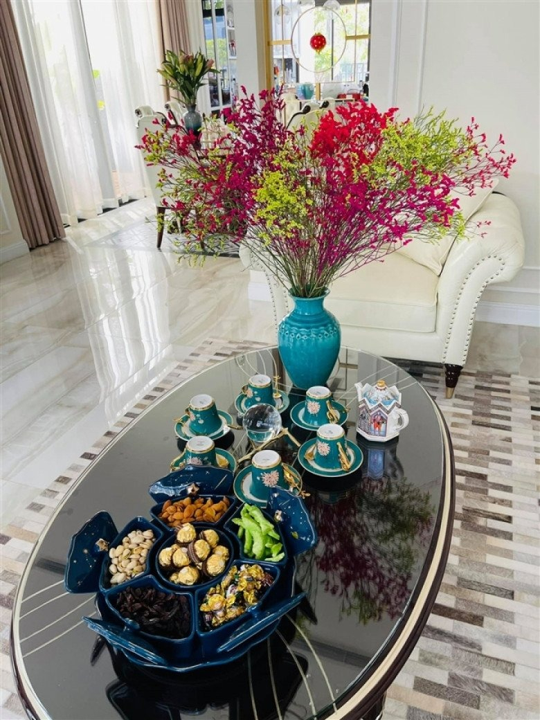 Nữ MC t&aacute;i h&ocirc;n với chồng đại gia: Được tặng biệt thự 200m&sup2; ở S&agrave;i th&agrave;nh, đẹp từng centimet, c&oacute; cả hồ c&aacute; koi- Ảnh 8.