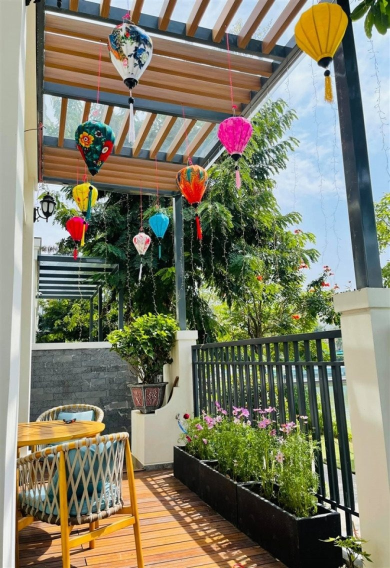 Nữ MC t&aacute;i h&ocirc;n với chồng đại gia: Được tặng biệt thự 200m&sup2; ở S&agrave;i th&agrave;nh, đẹp từng centimet, c&oacute; cả hồ c&aacute; koi- Ảnh 3.