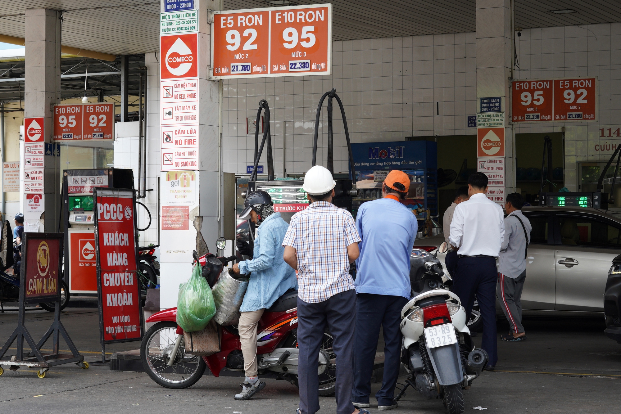 V&ograve;ng quanh H&agrave; Nội v&agrave; TP.HCM: Loạt c&acirc;y xăng vẫn b&aacute;n song song xăng E5 c&ugrave;ng E10- Ảnh 6.