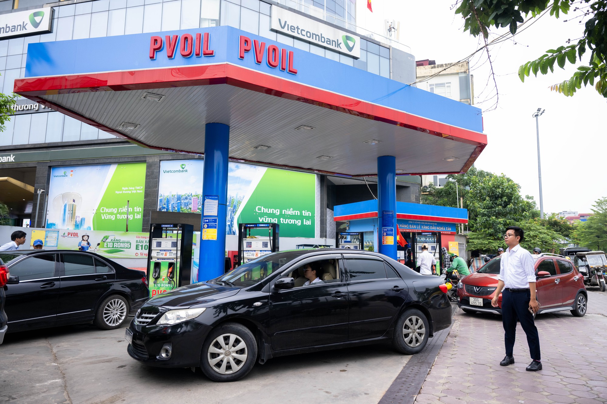 V&ograve;ng quanh H&agrave; Nội v&agrave; TP.HCM: Loạt c&acirc;y xăng vẫn b&aacute;n song song xăng E5 c&ugrave;ng E10- Ảnh 7.