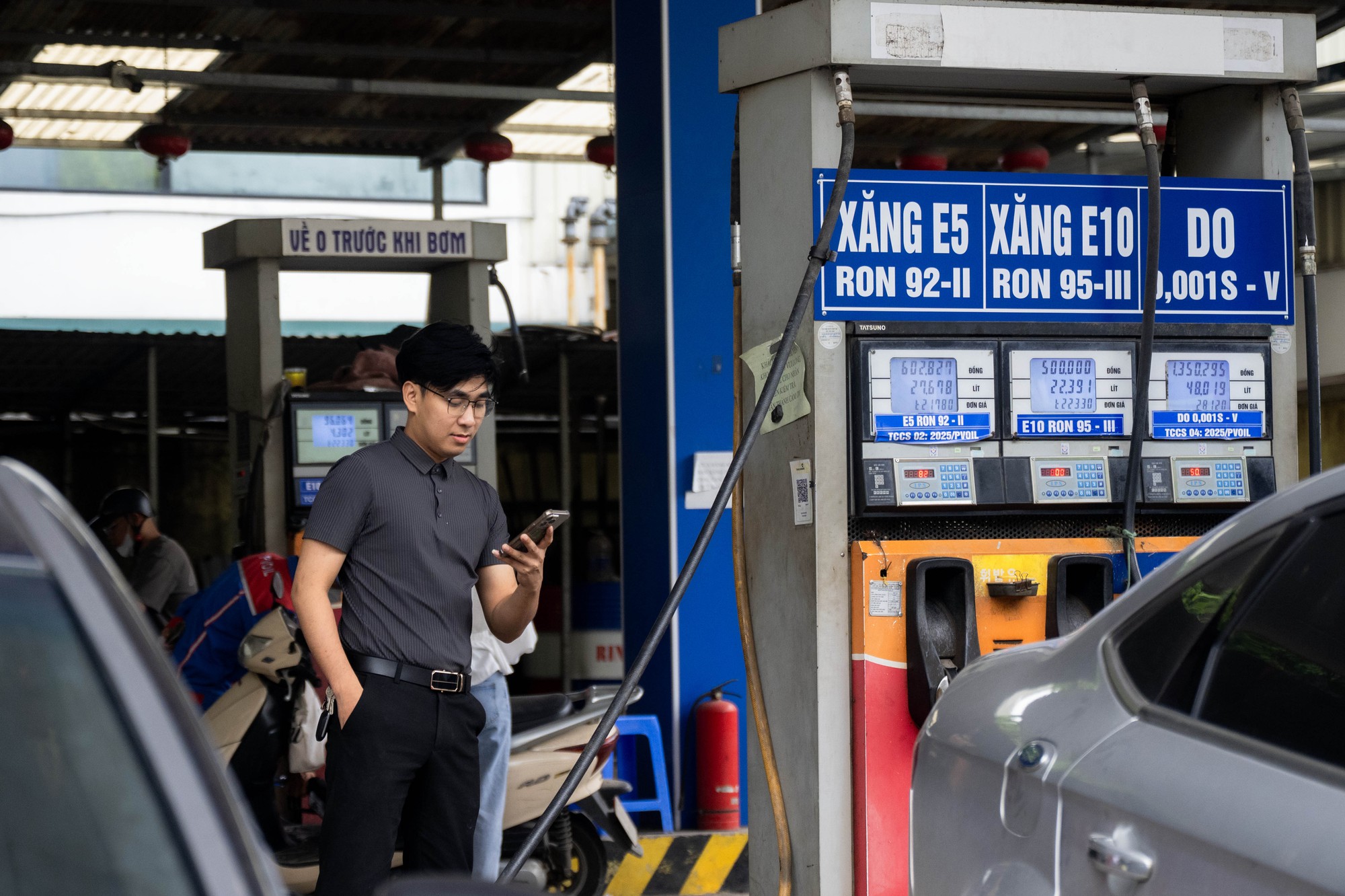 V&ograve;ng quanh H&agrave; Nội v&agrave; TP.HCM: Loạt c&acirc;y xăng vẫn b&aacute;n song song xăng E5 c&ugrave;ng E10- Ảnh 14.