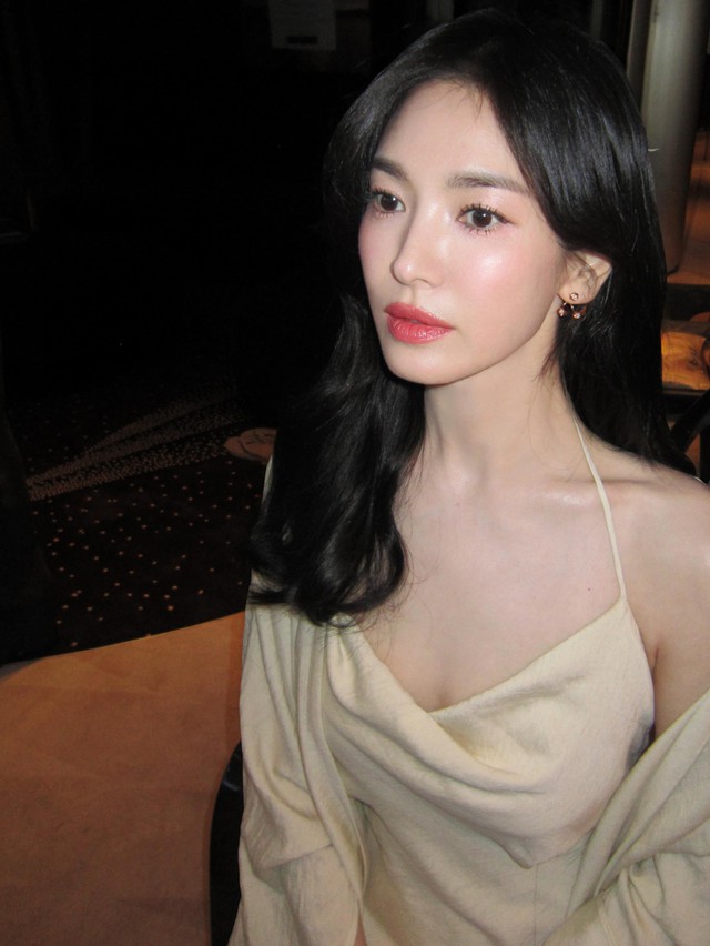 H&igrave;nh ảnh mới của Song Hye Kyo khiến Suzy cũng phải cảm th&aacute;n- Ảnh 1.