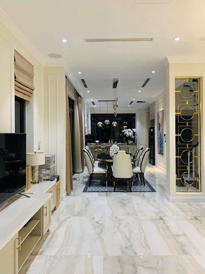 Nữ MC t&aacute;i h&ocirc;n với chồng đại gia: Được tặng biệt thự 200m&sup2; ở S&agrave;i th&agrave;nh, đẹp từng centimet, c&oacute; cả hồ c&aacute; koi- Ảnh 6.