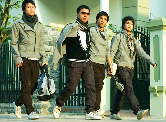 Ca sĩ Việt duy nhất h&aacute;t nhạc World Cup: Thi đ&acirc;u thắng đ&oacute;, 19 tuổi đ&atilde; đứng chung với d&agrave;n sao quốc tế- Ảnh 3.