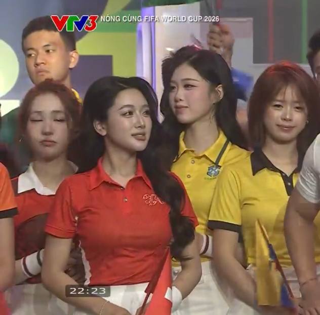 D&agrave;n người đẹp N&oacute;ng c&ugrave;ng FIFA World Cup 2026 lộ diện: C&oacute; 1 mỹ nh&acirc;n l&ecirc;n TV c&ograve;n đẹp hơn ảnh tự đăng - Ảnh 6.