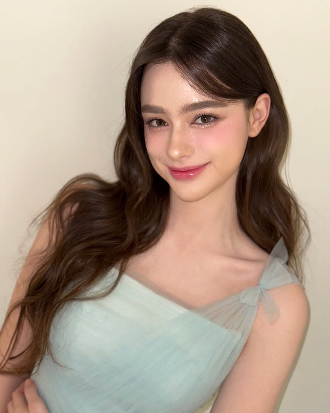 "Thi&ecirc;n thần Nga" sở hữu gương mặt đẹp nhất thế giới, ai gặp cũng phải cảm th&aacute;n về một điểm- Ảnh 4.