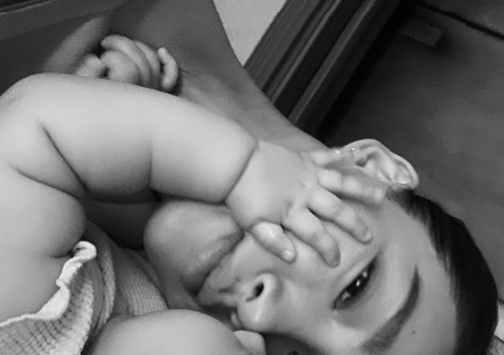 Phát hiện người mẫu bí mật sinh con cho sao hạng A lớn hơn 16 tuổi đã "biến mất" trên mạng 7 tháng nay - Ảnh 1.