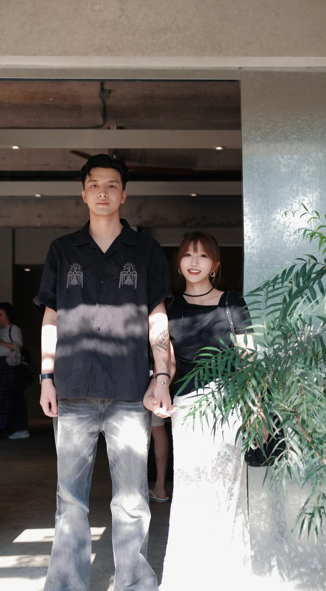 Chị đẹp y&ecirc;u &ldquo;hồng h&agrave;i nhi&rdquo; k&eacute;m 10 tuổi sau lần gặp ở qu&aacute;n bar: Giờ vợ b&aacute;n h&agrave;ng online, chồng l&agrave;m gi&aacute;m đốc, ra đường vẫn bị b&agrave;n t&aacute;n- Ảnh 12.