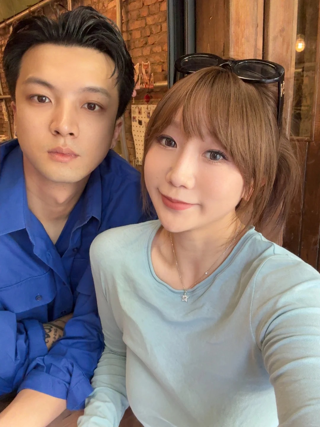 Chị đẹp y&ecirc;u &ldquo;hồng h&agrave;i nhi&rdquo; k&eacute;m 10 tuổi sau lần gặp ở qu&aacute;n bar: Giờ vợ b&aacute;n h&agrave;ng online, chồng l&agrave;m gi&aacute;m đốc, ra đường vẫn bị b&agrave;n t&aacute;n- Ảnh 4.
