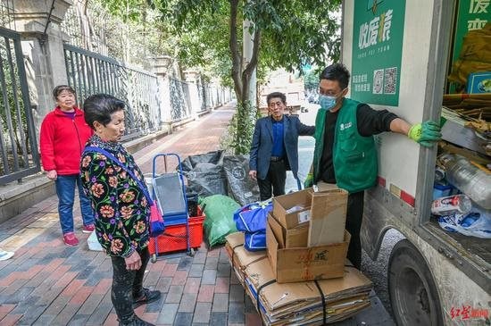 Ph&aacute;t hiện 1 chuy&ecirc;n vi&ecirc;n ph&acirc;n t&iacute;ch t&agrave;i ch&iacute;nh bỏ việc kiếm hơn 77 triệu đồng/th&aacute;ng nhờ thu mua phế liệu- Ảnh 4.