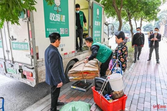 Ph&aacute;t hiện 1 chuy&ecirc;n vi&ecirc;n ph&acirc;n t&iacute;ch t&agrave;i ch&iacute;nh bỏ việc kiếm hơn 77 triệu đồng/th&aacute;ng nhờ thu mua phế liệu- Ảnh 3.