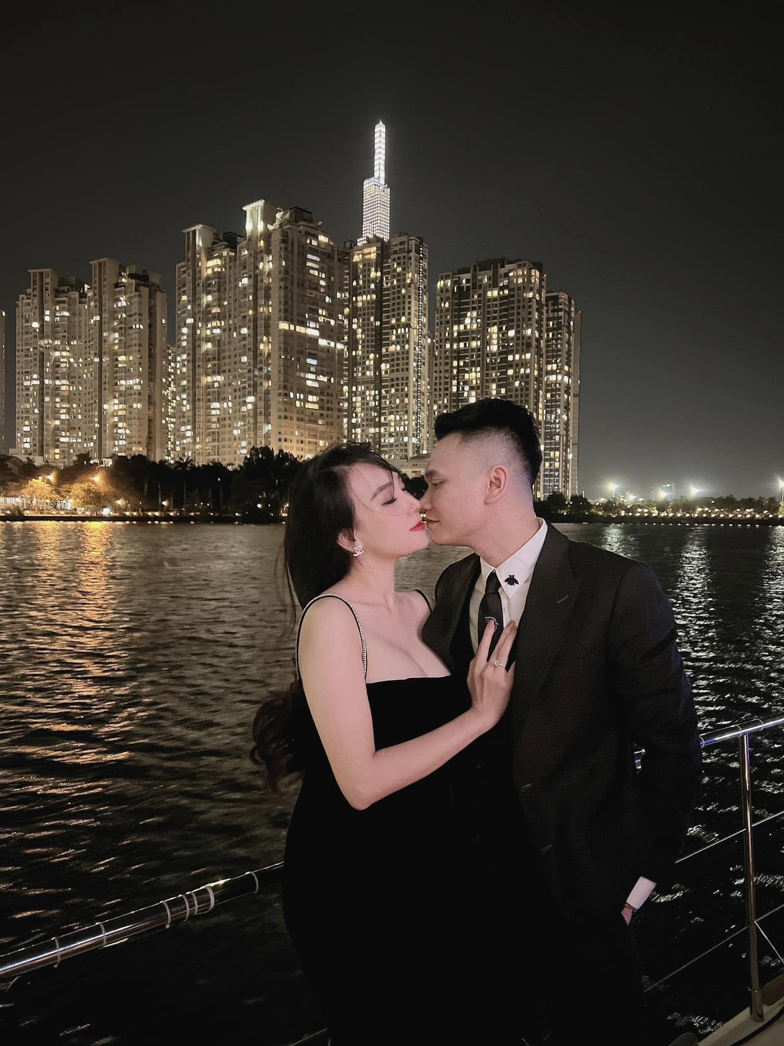 Sao nam Vbiz bươn chải l&agrave;m nh&acirc;n vi&ecirc;n b&aacute;n xăng dầu để nu&ocirc;i em trai: Nay th&agrave;nh tr&ugrave;m BĐS, sống vi&ecirc;n m&atilde;n b&ecirc;n vợ DJ n&oacute;ng bỏng- Ảnh 5.