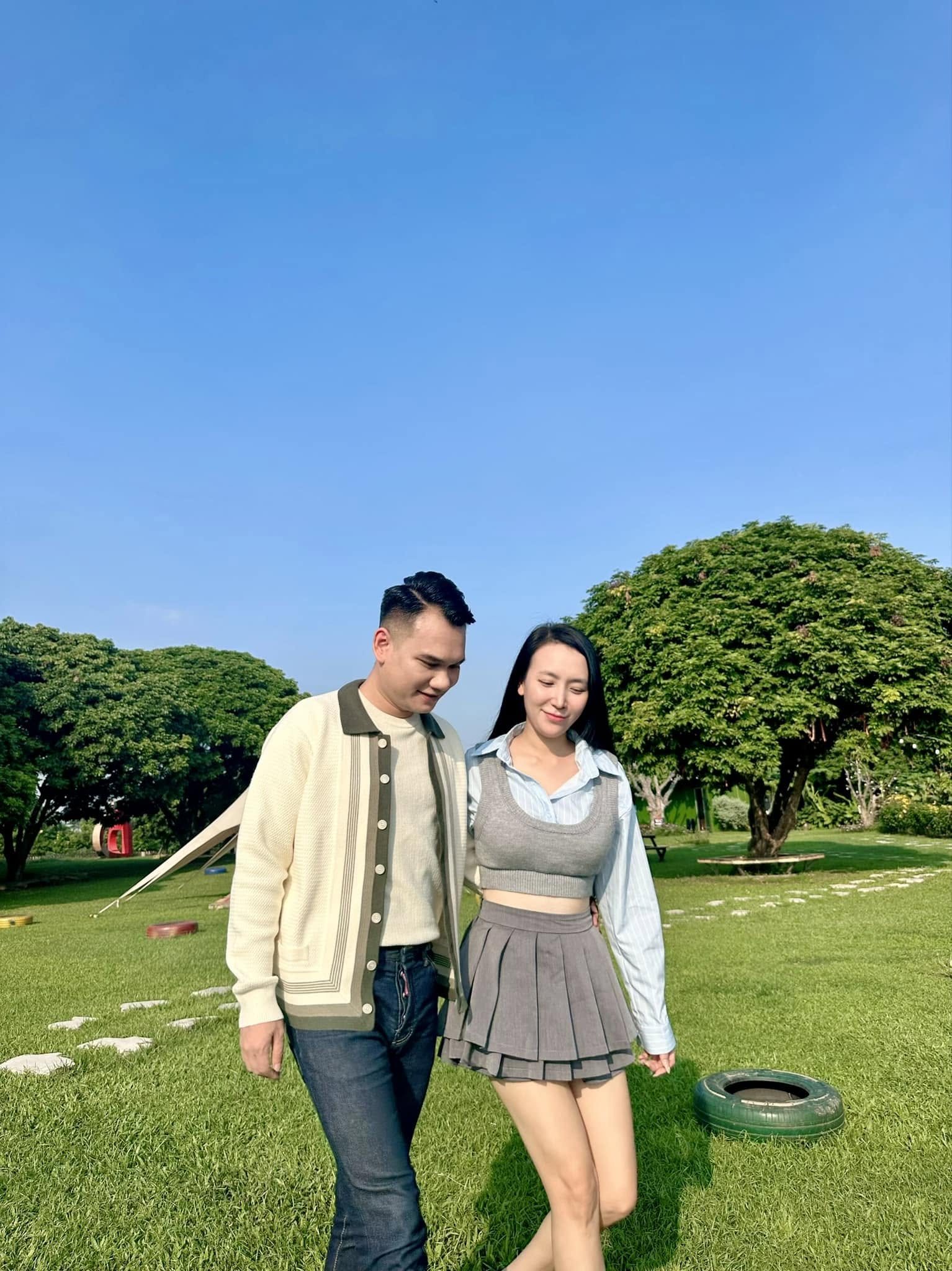 Sao nam Vbiz bươn chải l&agrave;m nh&acirc;n vi&ecirc;n b&aacute;n xăng dầu để nu&ocirc;i em trai: Nay th&agrave;nh tr&ugrave;m BĐS, sống vi&ecirc;n m&atilde;n b&ecirc;n vợ DJ n&oacute;ng bỏng- Ảnh 6.