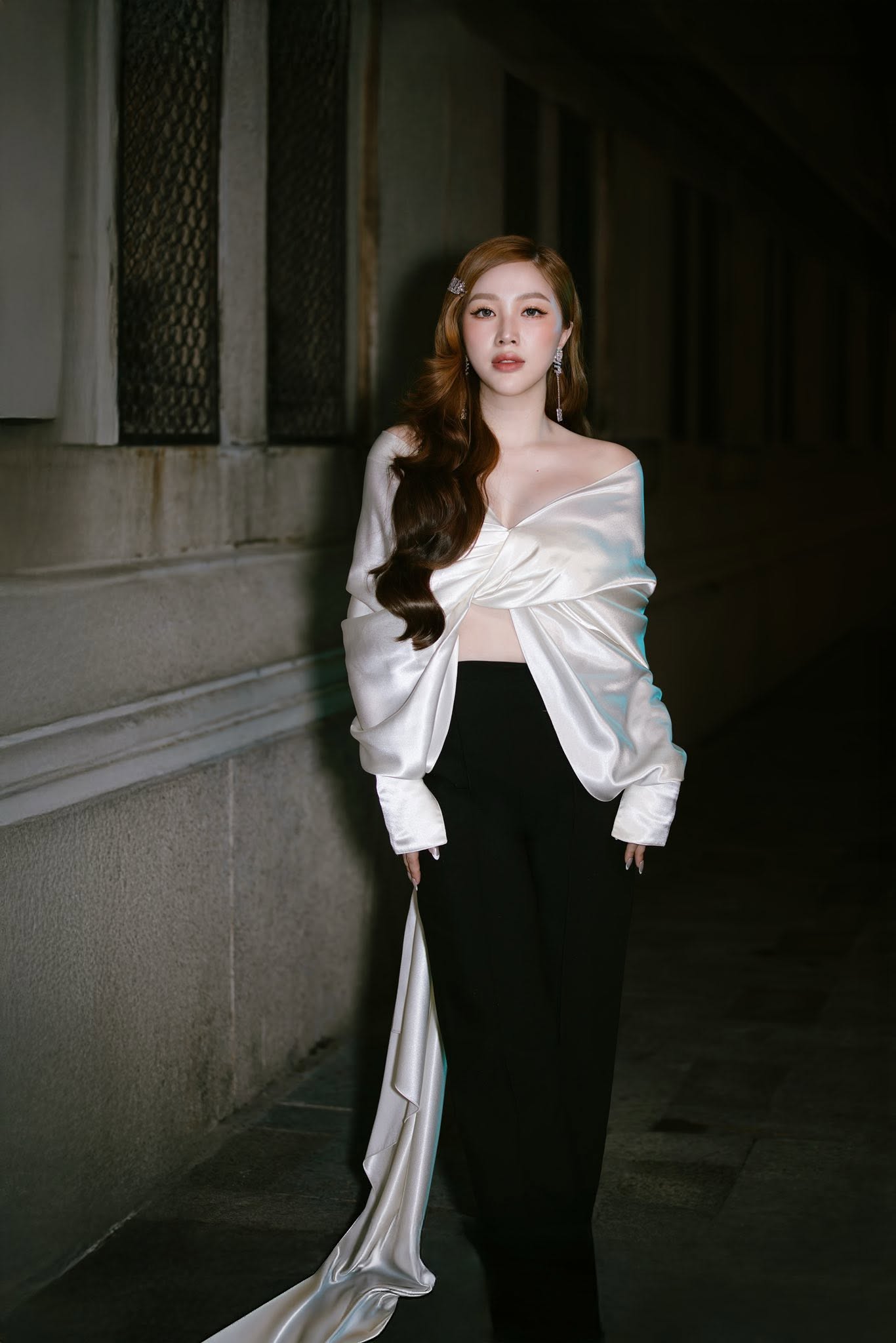Việt Nam c&oacute; c&ocirc;ng ch&uacute;a showbiz nổi tiếng cả nước: Hit quốc d&acirc;n ai cũng thuộc,  hủy cả album v&igrave; sợ bị ch&ecirc;- Ảnh 3.