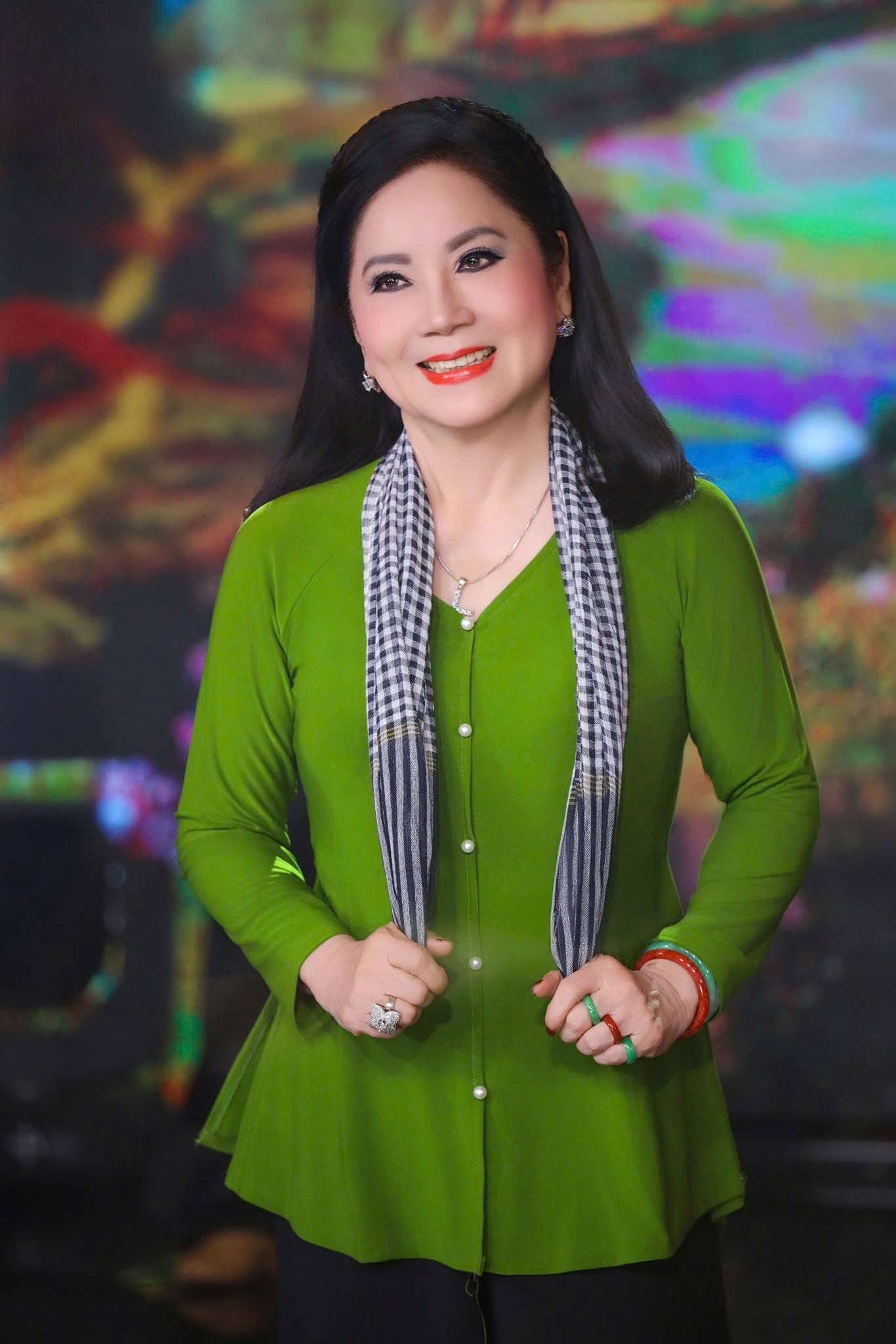 Hoa kh&ocirc;i cải lương 3 lần đ&ograve;: Sống một m&igrave;nh trong căn nh&agrave; 6 tầng gi&aacute; 20 tỷ, thu nhập 100 triệu/th&aacute;ng- Ảnh 1.