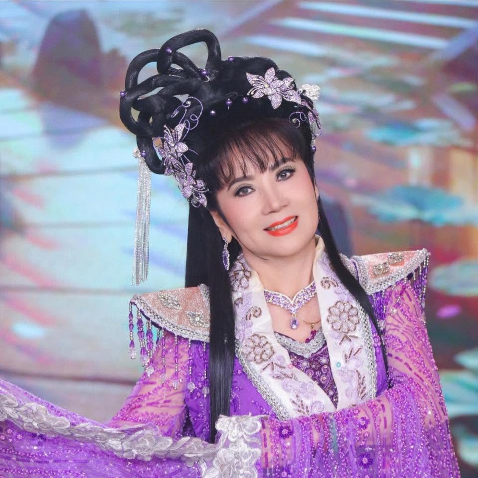 Hoa kh&ocirc;i cải lương 3 lần đ&ograve;: Sống một m&igrave;nh trong căn nh&agrave; 6 tầng gi&aacute; 20 tỷ, thu nhập 100 triệu/th&aacute;ng- Ảnh 3.