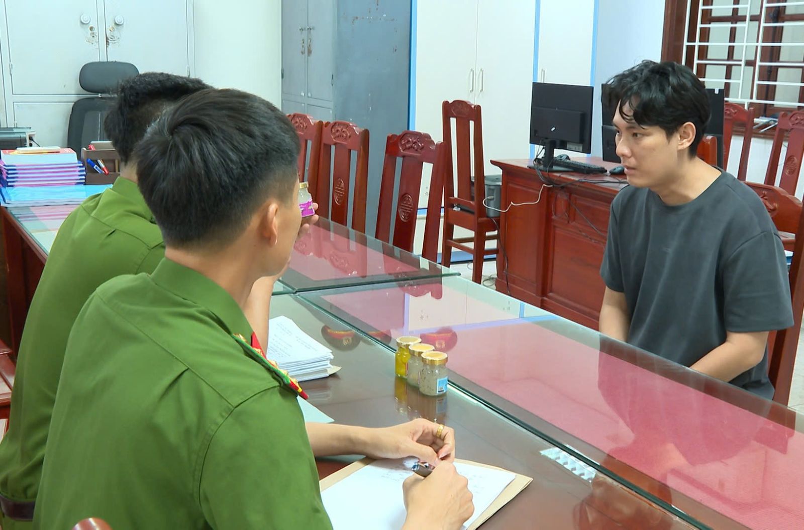 Khởi tố Vũ Thuỳ Trang SN 1991: Thu giữ 70.000 hũ yến, gi&aacute; gia c&ocirc;ng chỉ 6.000 đồng/hũ- Ảnh 7.