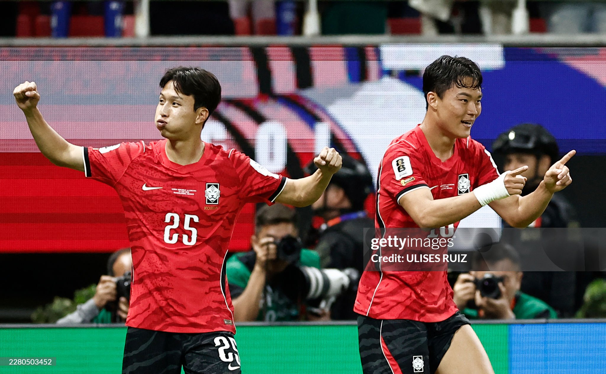 Gallery - ĐT Hàn Quốc 2-1 CH Czech: 3 điểm mở màn cho Son Heung-min và các đồng đội với màn lội ngược dòng ấn tượng - image 8