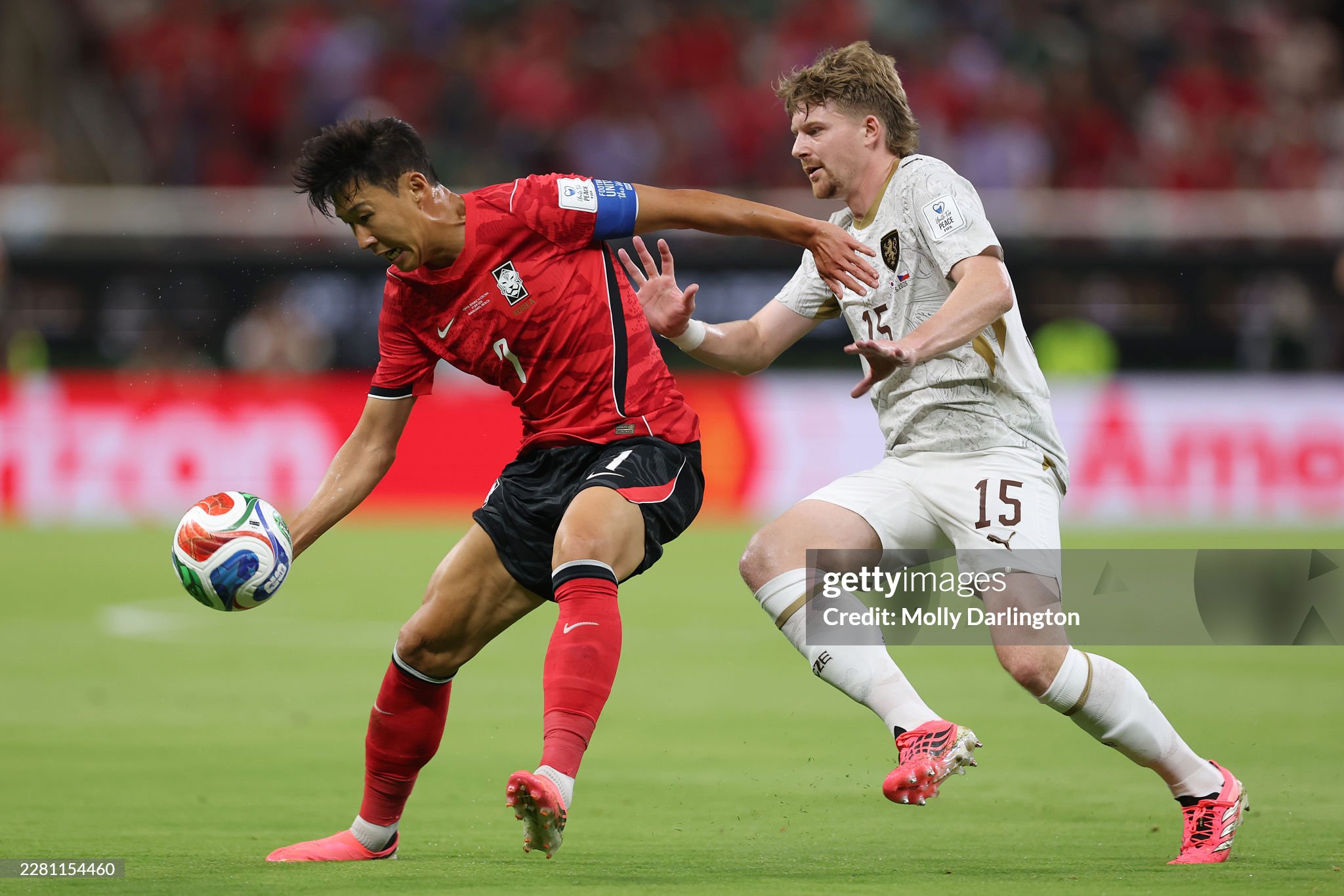 Gallery - ĐT Hàn Quốc 2-1 CH Czech: 3 điểm mở màn cho Son Heung-min và các đồng đội với màn lội ngược dòng ấn tượng - image 18