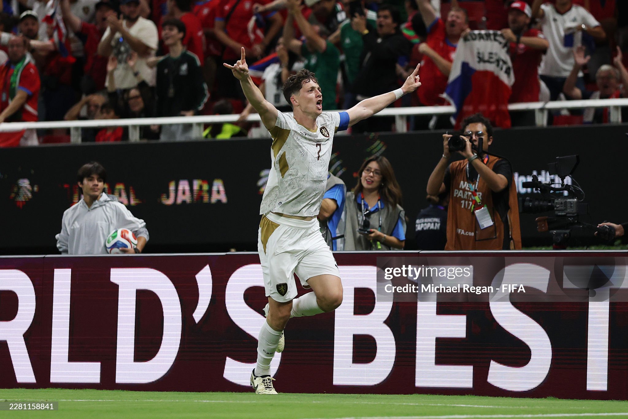 Gallery - ĐT Hàn Quốc 2-1 CH Czech: 3 điểm mở màn cho Son Heung-min và các đồng đội với màn lội ngược dòng ấn tượng - image 24