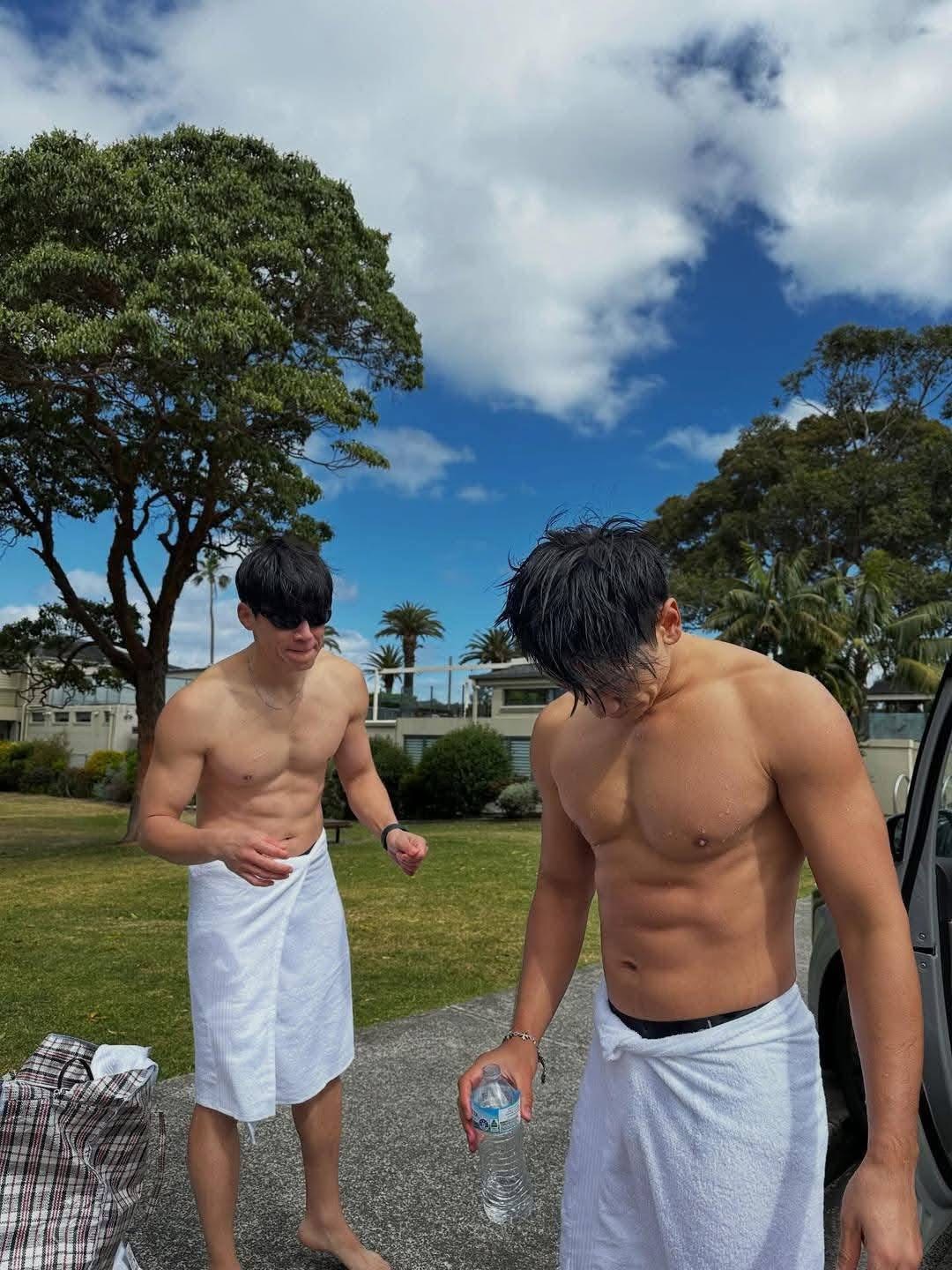 Nam ca sĩ bị cả nước gh&eacute;t v&igrave; d&aacute;m cưới quốc bảo nhan sắc: Body U50 &ldquo;thần sầu&rdquo; đang viral mạng x&atilde; hội- Ảnh 4.