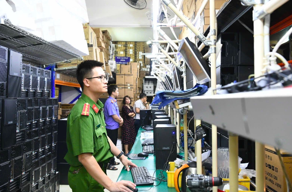 Công ty Máy tính Thánh Gióng phản hồi vụ kiểm tra liên quan đến phần mềm lậu - Ảnh 1. Công ty Máy tính Thánh Gióng phản hồi vụ kiểm tra liên quan đến phần mềm lậu - Ảnh 1.