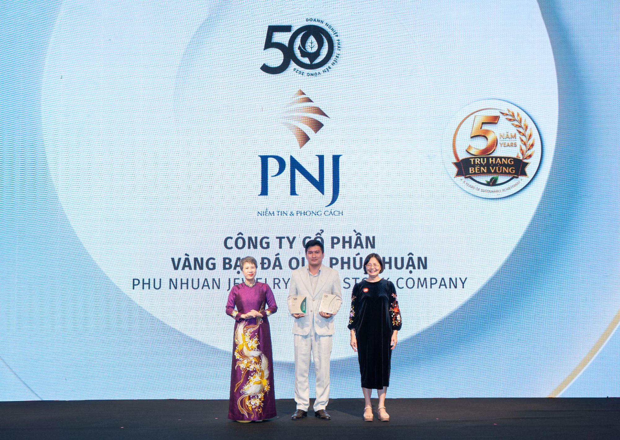 PNJ ba lần lập hat-trick ESG tại top 50 CSA - Ảnh 1.