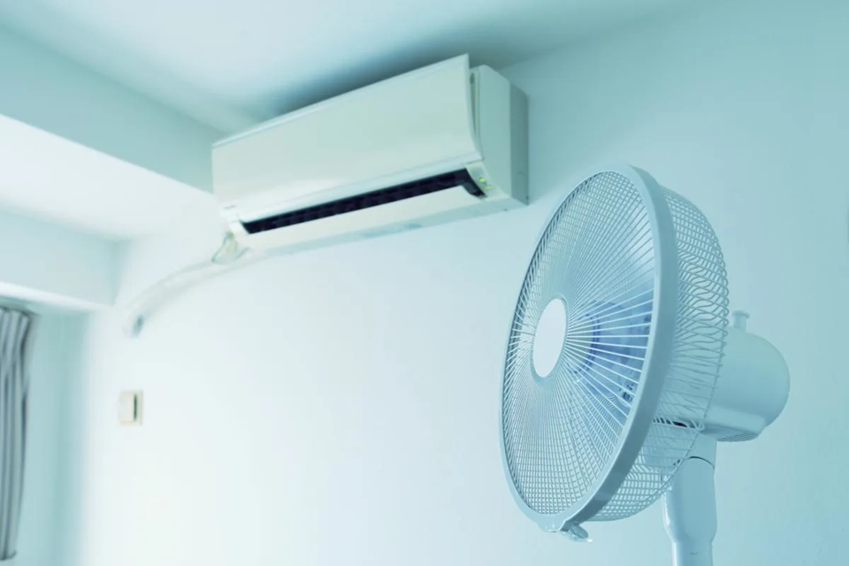 Nữ nh&acirc;n vi&ecirc;n văn ph&ograve;ng 42 tuổi liệt nửa người, n&oacute;i ngọng v&igrave; mắc 1 sai lầm của nhiều người khi ngồi điều h&ograve;a- Ảnh 2.