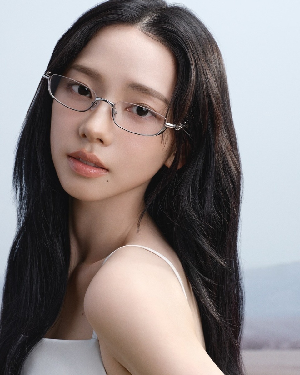 Mỹ nhân Kpop bị nhận xét "giống hệt AI", netizen lú lẫn không biết ai mới là người thật- Ảnh 4. Mỹ nhân Kpop bị nhận xét "giống hệt AI", netizen lú lẫn không biết ai mới là người thật- Ảnh 4.