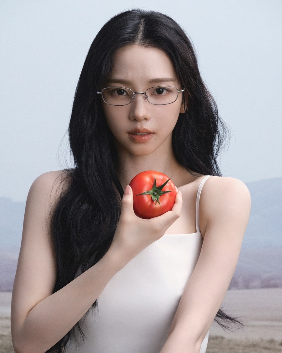 Mỹ nhân Kpop bị nhận xét "giống hệt AI", netizen lú lẫn không biết ai mới là người thật- Ảnh 3. Mỹ nhân Kpop bị nhận xét "giống hệt AI", netizen lú lẫn không biết ai mới là người thật- Ảnh 3.
