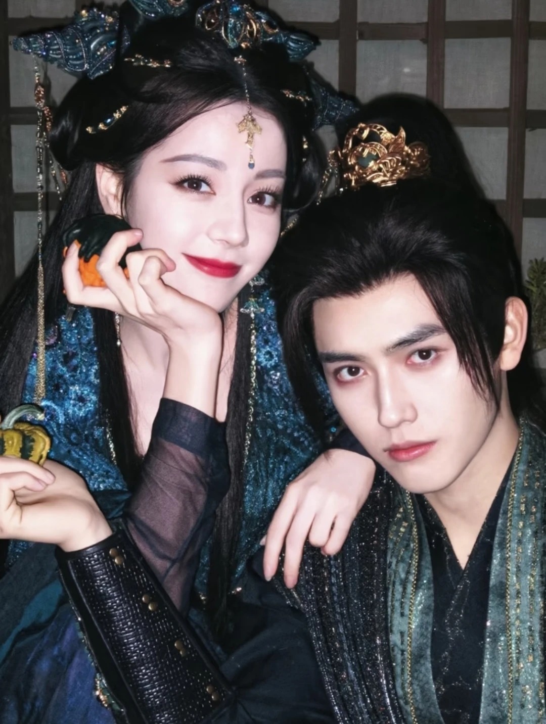 Drama "V&igrave; Mẹ Anh Bắt Chia Tay" bản Trung: Thiếu gia k&eacute;m 8 tuổi bỏ nh&agrave; theo Địch Lệ Nhiệt Ba bất chấp sự cấm đo&aacute;n của gia đ&igrave;nh- Ảnh 3.