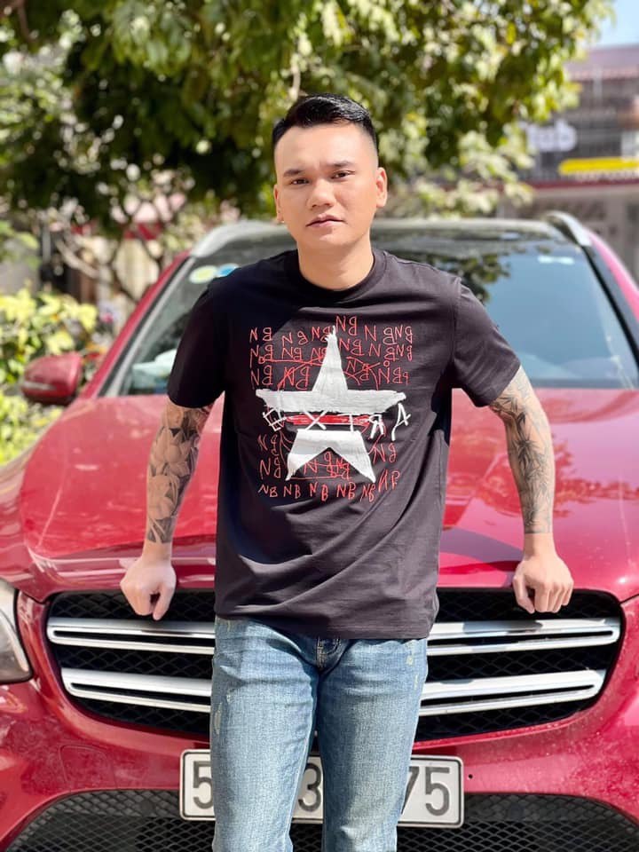 Sao nam Vbiz bươn chải l&agrave;m nh&acirc;n vi&ecirc;n b&aacute;n xăng dầu để nu&ocirc;i em trai: Nay th&agrave;nh tr&ugrave;m BĐS, sống vi&ecirc;n m&atilde;n b&ecirc;n vợ DJ n&oacute;ng bỏng- Ảnh 4.