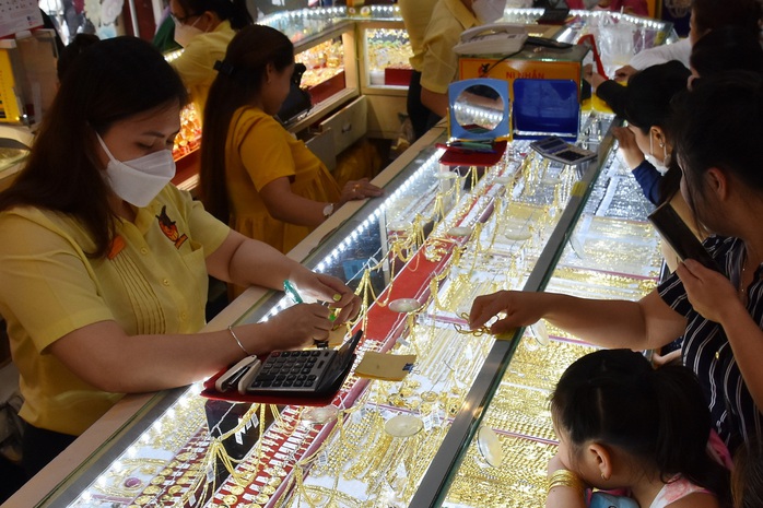Giá vàng hôm nay, 12-6: Bất ngờ đảo chiều tăng vọt- Ảnh 1. Giá vàng hôm nay, 12-6: Bất ngờ đảo chiều tăng vọt- Ảnh 1.
