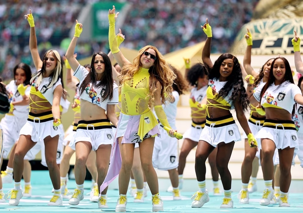 "Nữ ho&agrave;ng" Shakira đ&atilde; l&agrave;m g&igrave; m&agrave; khiến 1 nam ph&oacute;ng vi&ecirc;n bỏ s&oacute;ng trực tiếp ngay trong lễ khai mạc World Cup 2026? - Ảnh 4.