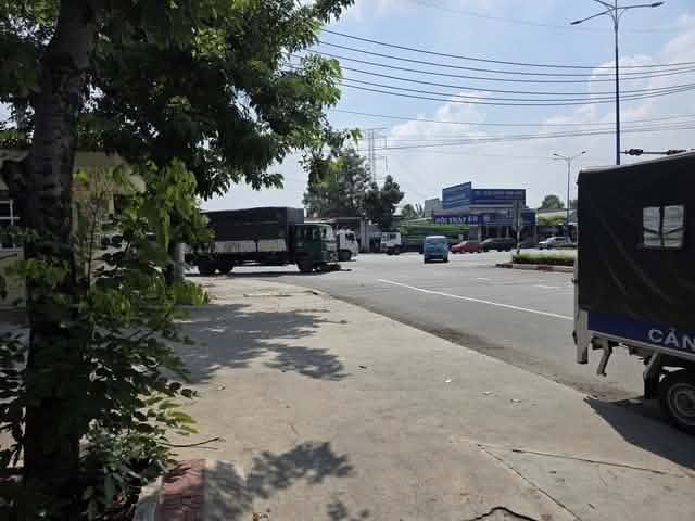 Hiện trường vụ thai phụ bị xe tải c&aacute;n tử vong ở TP.HCM: Nạn nh&acirc;n vừa nghỉ l&agrave;m, chuẩn bị về qu&ecirc; sinh con- Ảnh 2.