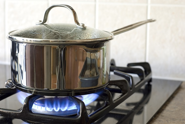 D&ugrave;ng bếp gas hay bếp từ tiết kiệm hơn?- Ảnh 2.