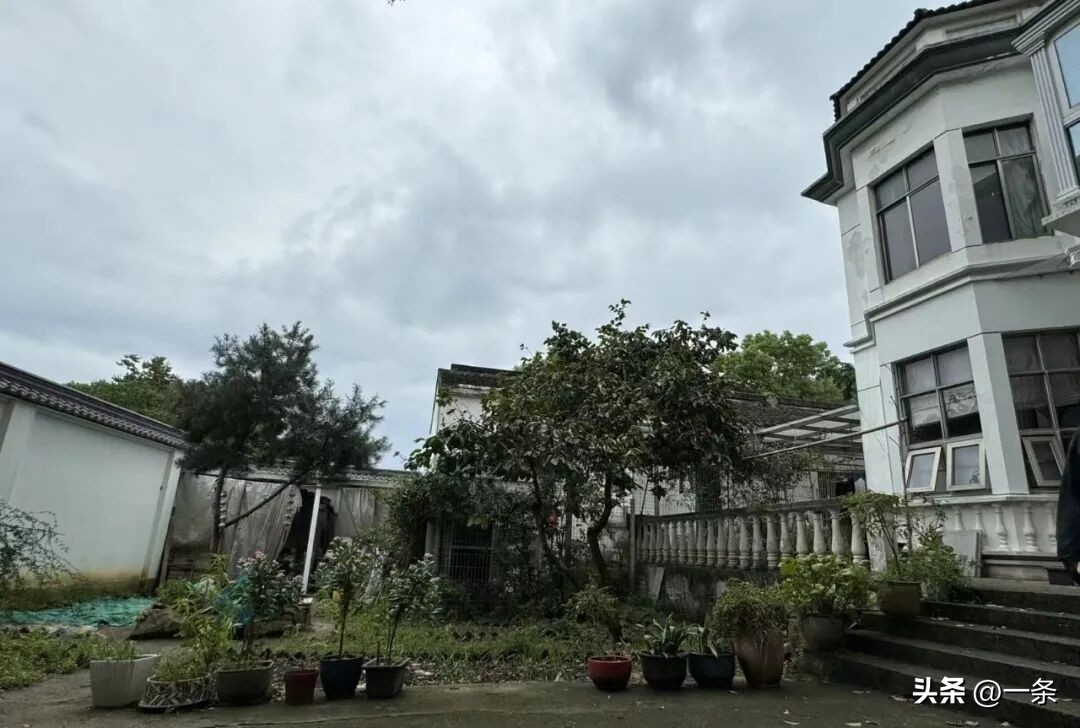 Vợ chồng gi&aacute;o vi&ecirc;n về qu&ecirc; x&acirc;y nh&agrave; 1.000m&sup2; th&agrave;nh nơi chung sống 3 thế hệ: Mẹ chồng ban đầu phản đối cuối c&ugrave;ng lại h&agrave;i l&ograve;ng nhất- Ảnh 1.
