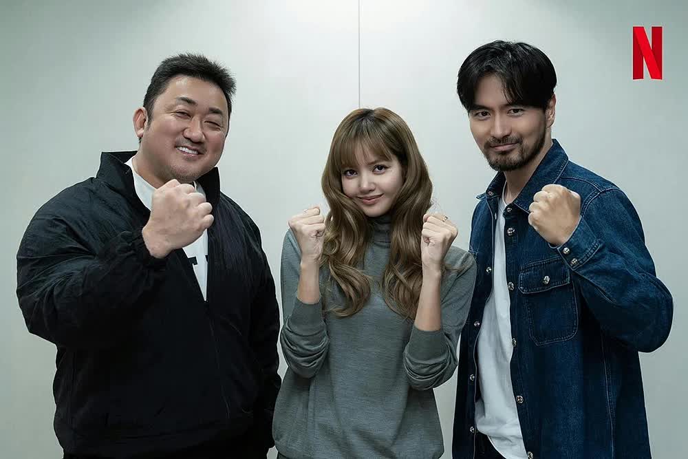 Nh&igrave;n Lisa (BLACKPINK) biểu diễn ở World Cup m&agrave; thấy bất c&ocirc;ng cho Angelababy- Ảnh 5.