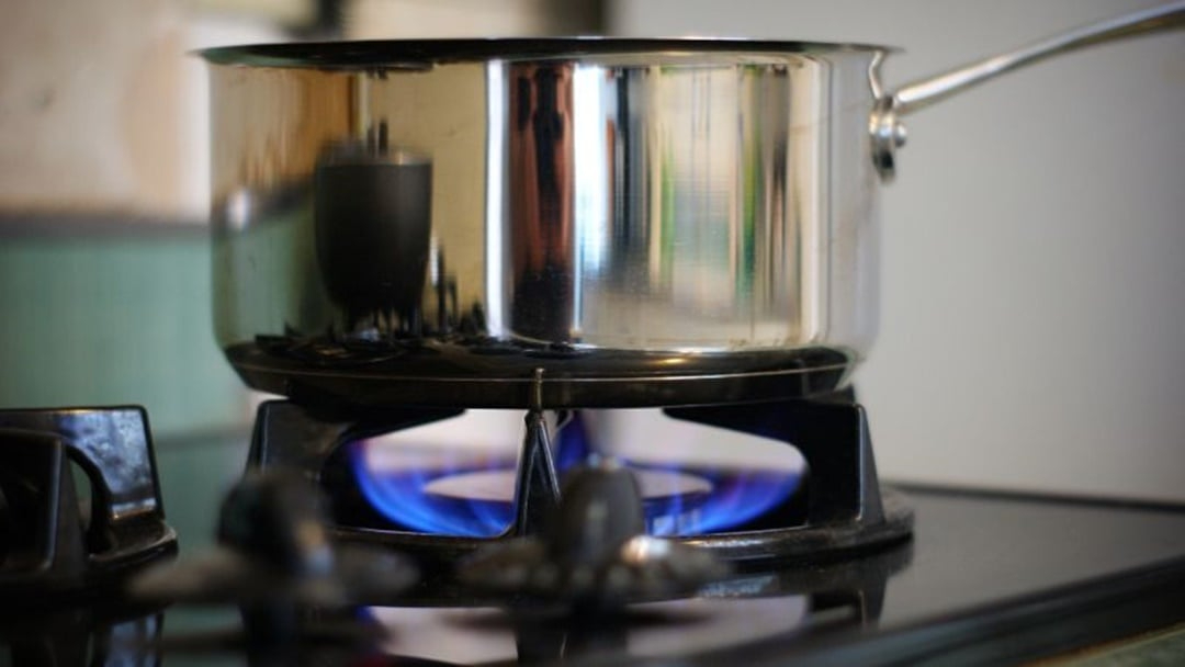 V&igrave; sao nhiều gia đ&igrave;nh vẫn chuộng d&ugrave;ng bếp gas hơn bếp từ?- Ảnh 1.
