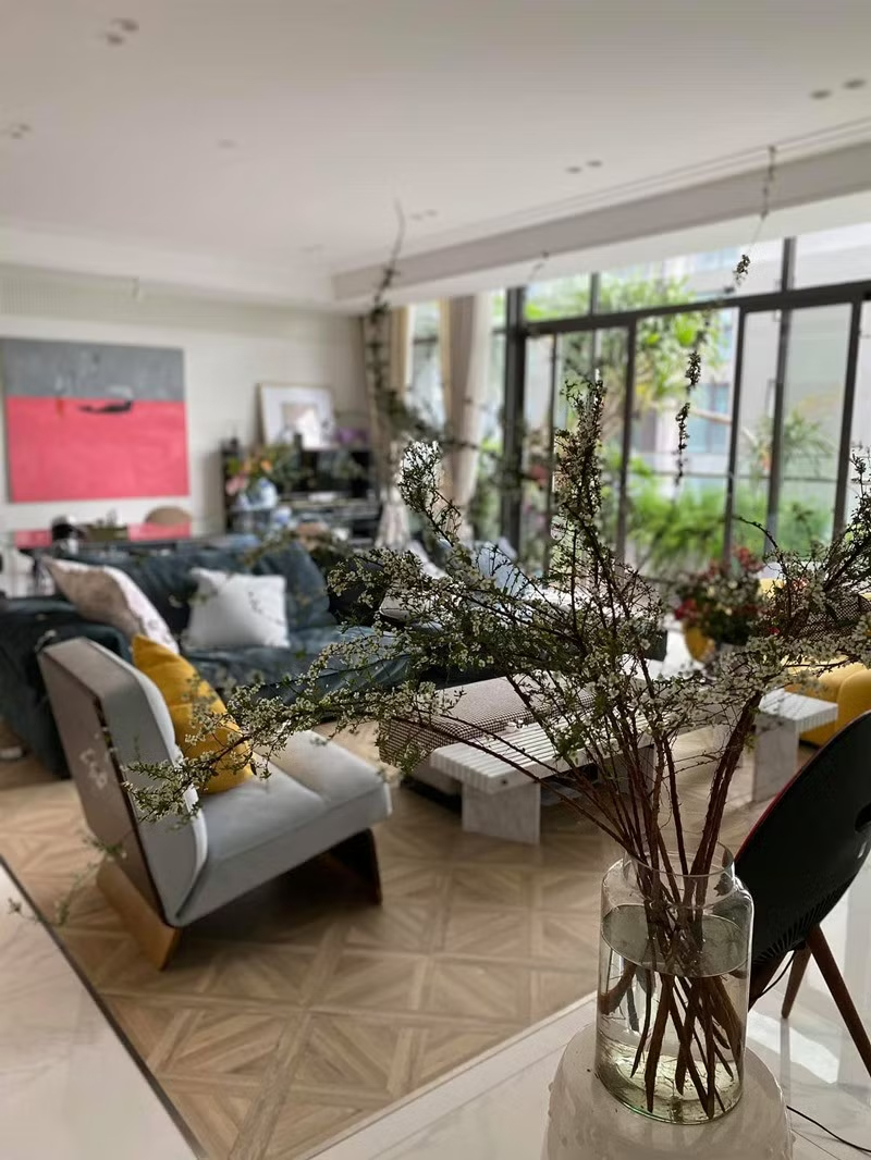 Nam nghệ sĩ Việt cưới vợ hơn 2 tuổi: Sống trong căn hộ view nh&igrave;n thẳng Hồ T&acirc;y, mới tậu th&ecirc;m 2 BĐS hạng sang- Ảnh 2.