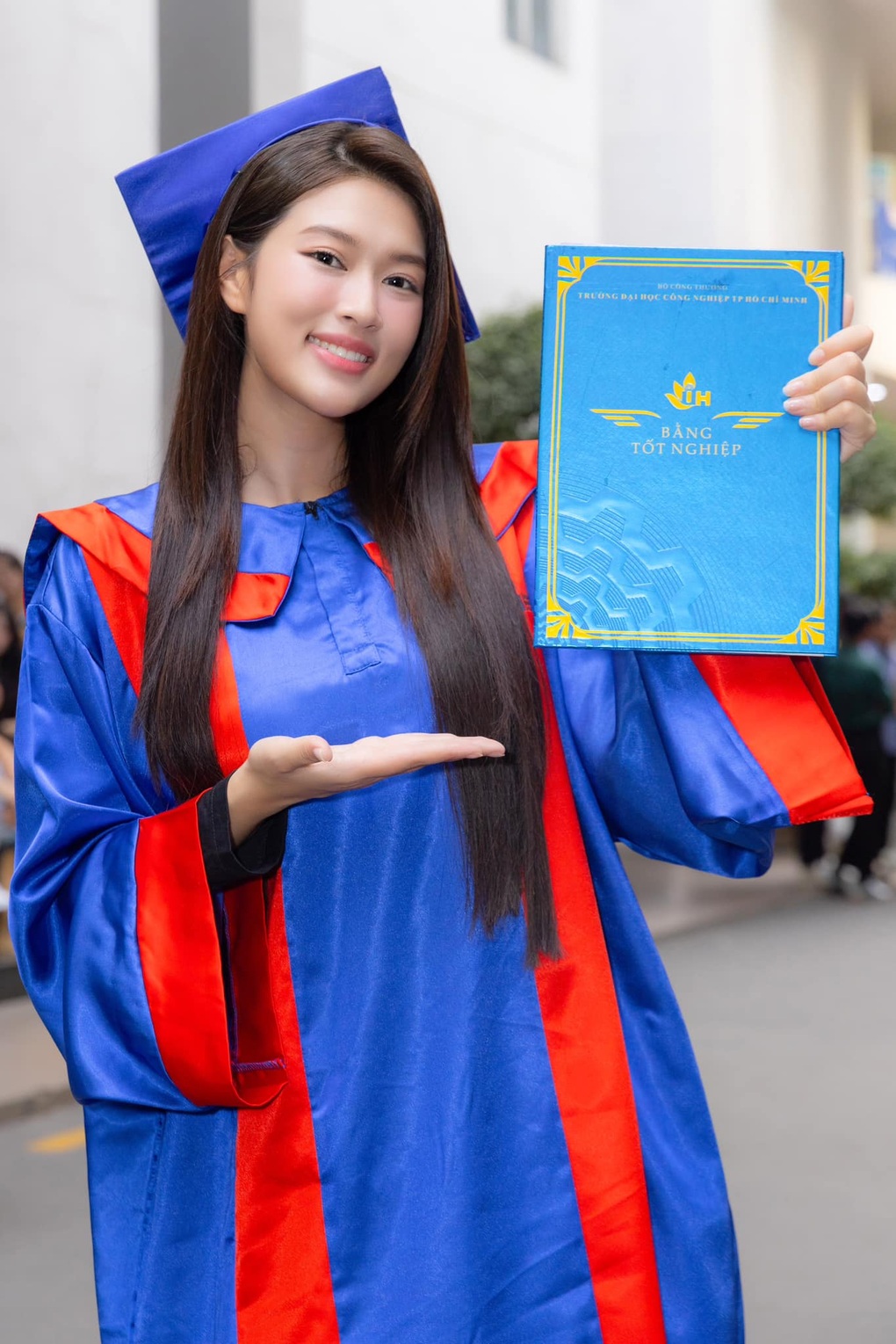 Hoa hậu Đo&agrave;n Thi&ecirc;n &Acirc;n l&ecirc;n tiếng giữa tranh c&atilde;i ph&aacute;t ng&ocirc;n "phản đề" Ngữ văn 2026- Ảnh 2.